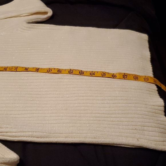 Old Navy off white & glittery material turtleneck sweater - Picture 4 of 11